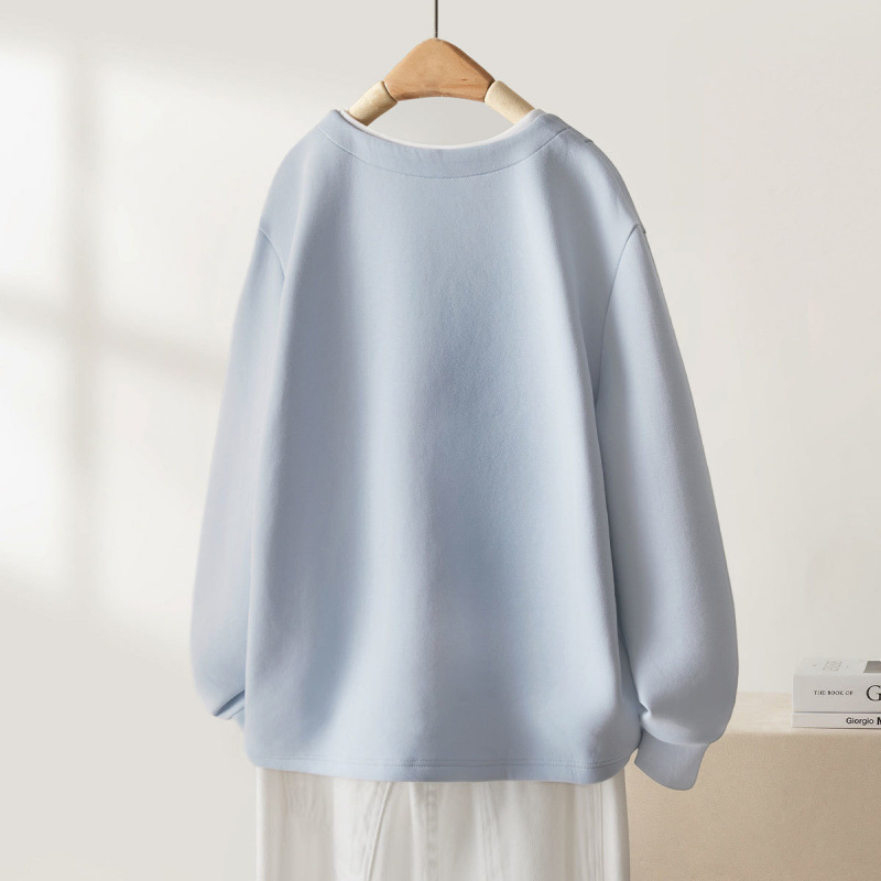 Dekonstruált, osztott és réteges dizájnú pulóver, kerek nyakú, kontrasztos színű pulóver