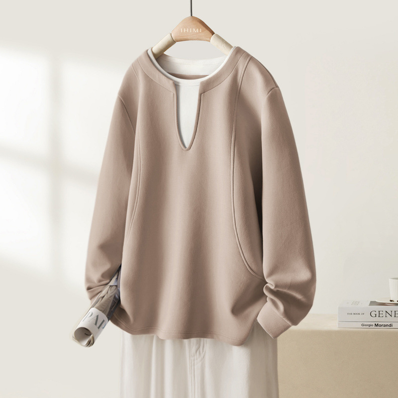 Dekonstruált, osztott és réteges dizájnú pulóver, kerek nyakú, kontrasztos színű pulóver