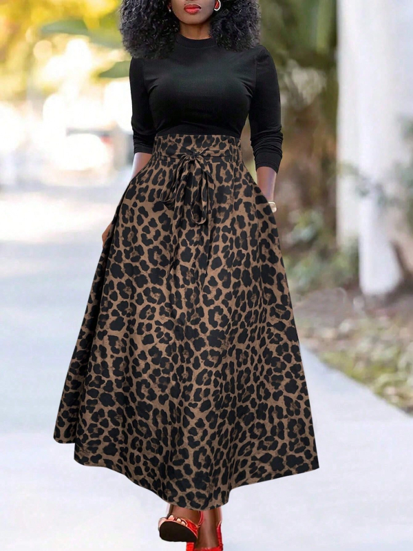 Külkereskedelmi raktáron lévő női fekete kerek nyakú, gombos, díszes hosszú ujjú póló, varrással, leopárdmintás ruha, külkereskedelem