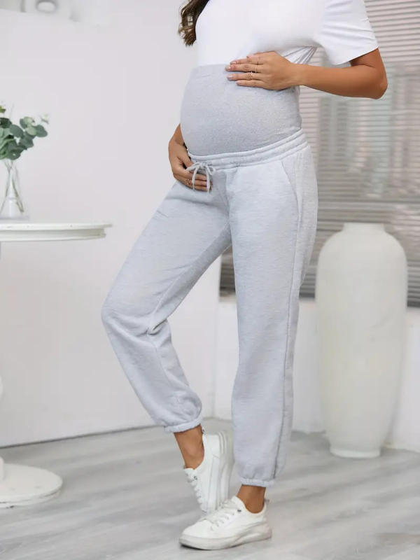 Sandėlyje esančios tarpvalstybinės tiekimos, elastingo juosmens, nėščiosioms skirtos vienspalvės kelnės laisvalaikiui, patogios ir madingos.