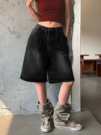 Tarpvalstybinė užsienio prekyba „Amazon“ Europoje ir Amerikoje. Retro penkių taškų vidutinio dydžio kelnės, klostytos moteriškos plačios, tiesios džinsinės kelnės be diržo.