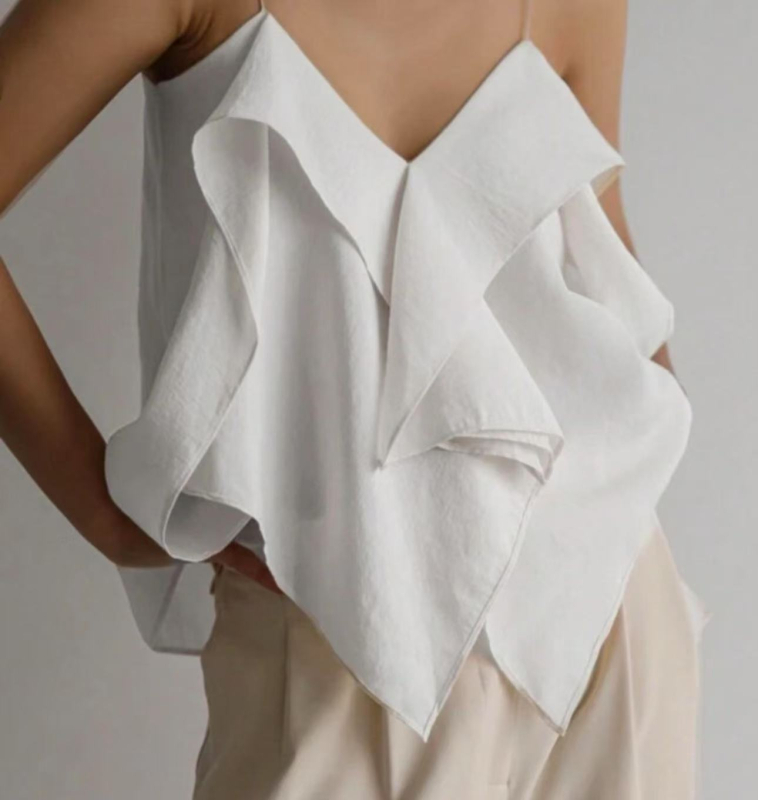 Európai és amerikai 2025 nyári elegáns, kis szexi, V-nyakú, szabálytalan, fodros dizájnú, laza, lezser trikó nőknek