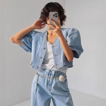 Τζιν κοντό, φουσκωτό μπουφάν με κοντό μανίκι και μονόπετο