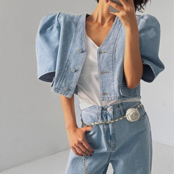 Τζιν κοντό, φουσκωτό μπουφάν με κοντό μανίκι και μονόπετο