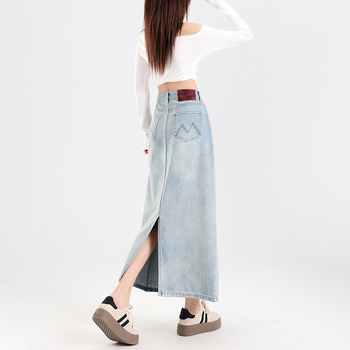 világoskék hímzett farmer szoknya női tavaszi és őszi 2025 új magas derekú, hátul hasított, középhosszú, karcsúsító, hüvelyes szoknya