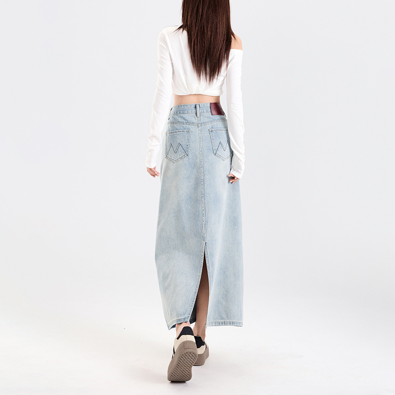 világoskék hímzett farmer szoknya női tavaszi és őszi 2025 új magas derekú, hátul hasított, középhosszú, karcsúsító, hüvelyes szoknya