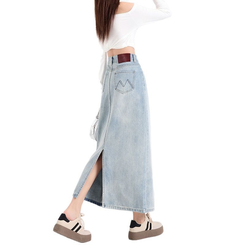 világoskék hímzett farmer szoknya női tavaszi és őszi 2025 új magas derekú, hátul hasított, középhosszú, karcsúsító, hüvelyes szoknya