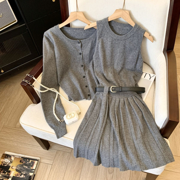 Kezdőlap Temperamentum Koreai stílusú szexi viselet Hosszú ujjú kötött pulóver Női kora őszi új, karcsúsított szabású ruha övvel