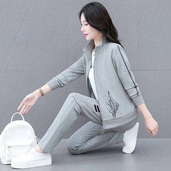 Γυναικείο αθλητικό φόρμουλα αναψυχής Άνοιξη και Φθινόπωρο 2025 Άνοιξη Νέο μεσήλικες μητέρες με κέντημα ζακέτα σετ τριών τεμαχίων