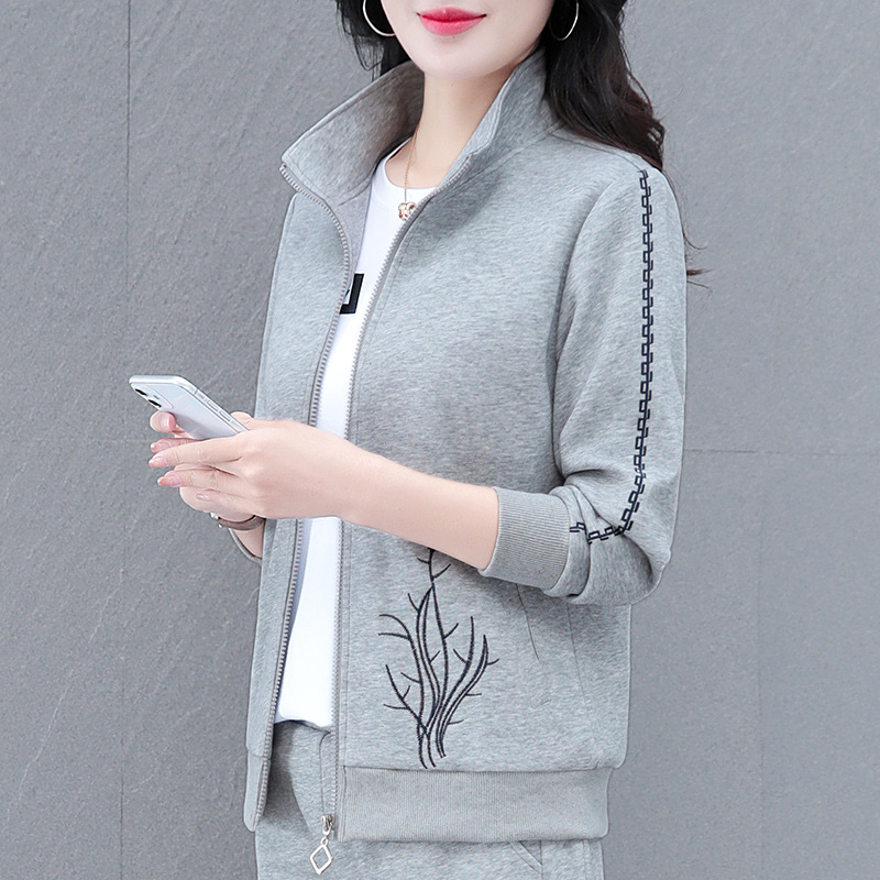 Szabadidős sportöltöny Női tavaszi és őszi 2025 tavaszi új középkorú anyuka hímzett kardigán háromrészes szett