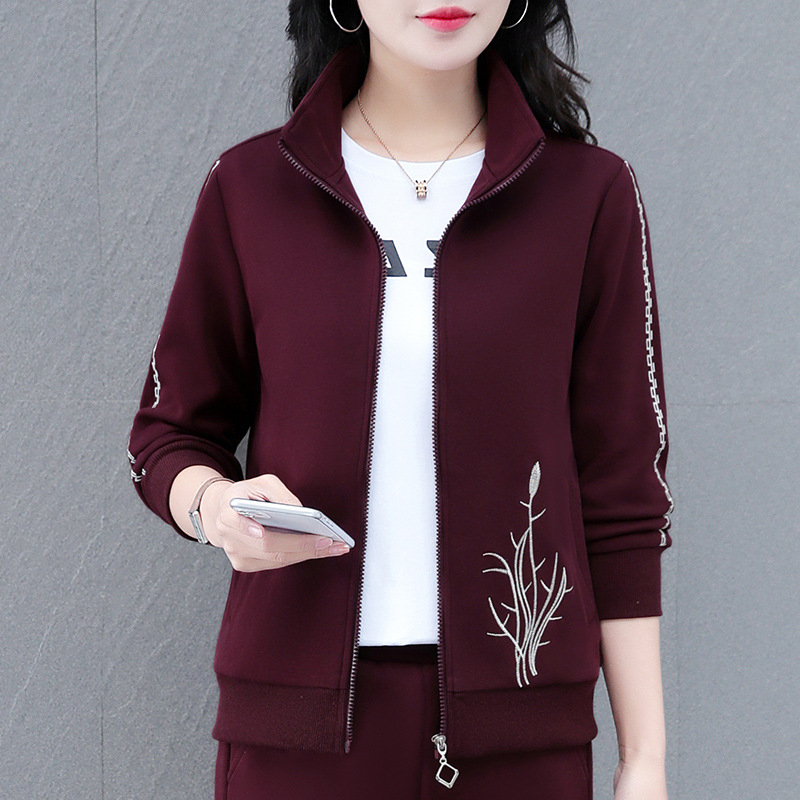 Szabadidős sportöltöny Női tavaszi és őszi 2025 tavaszi új középkorú anyuka hímzett kardigán háromrészes szett