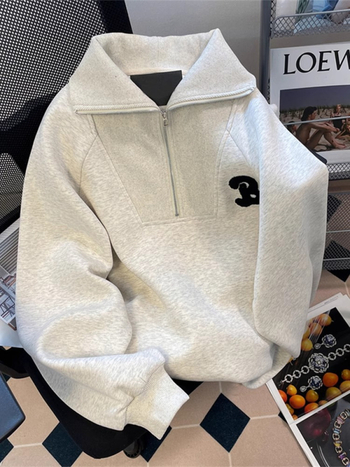 Határokon átnyúló e-kereskedelemmel népszerű kínai pamut kompozit hátsó gallérral borított szürke hajtókás félcipzáras női pulóver tavaszi és őszi amerikai nagykereskedelemben