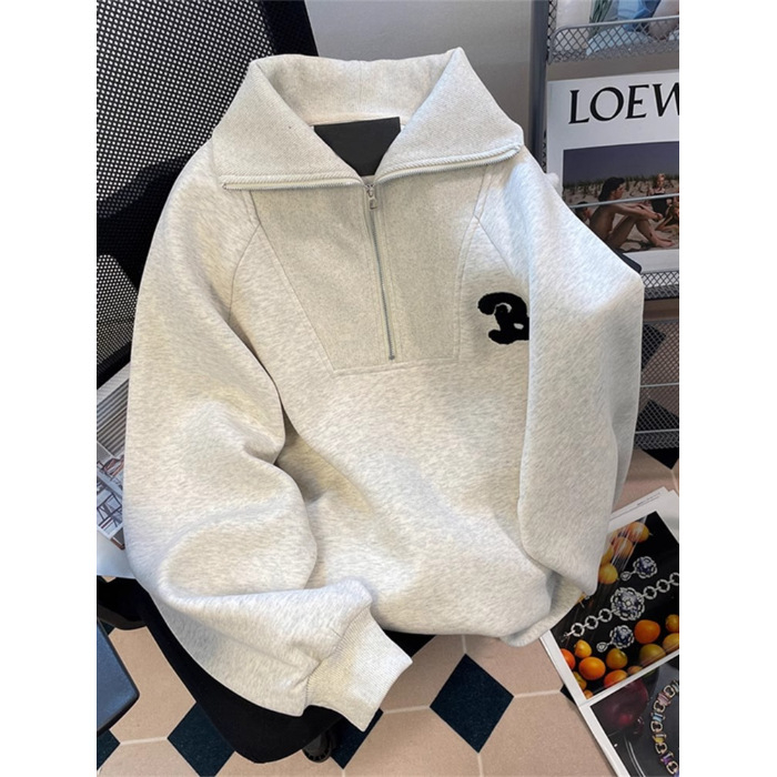 Határokon átnyúló e-kereskedelemmel népszerű kínai pamut kompozit hátsó gallérral borított szürke hajtókás félcipzáras női pulóver tavaszi és őszi amerikai nagykereskedelemben