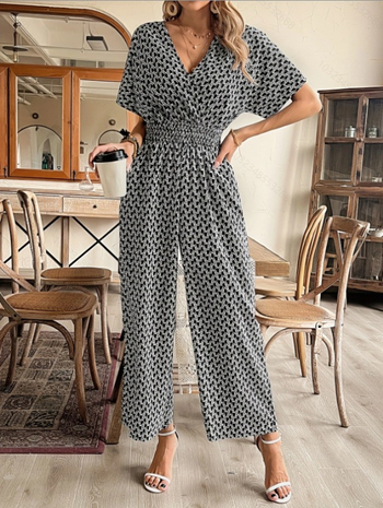 2025 Διασυνοριακό Εξωτερικό Εμπόριο Ευρώπης και Αμερικής Νέο Καλοκαιρινό Μονόχρωμο Παντελόνι με Κοντά Μανίκια και V Λαιμόκοψη Σέξι Ολόσωμη Φόρμα Αδυνατίσματος Γυναικεία Ρούχα