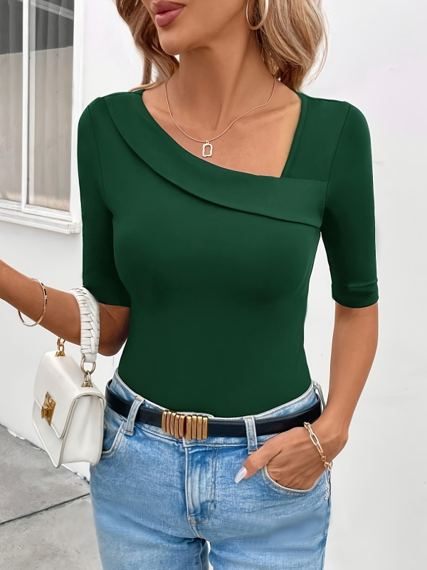 Europos ir Jungtinių Valstijų tarpvalstybiniai „Amazon“ 2025 m. vasaros nauji madingi asimetriniai moteriški marškinėliai su nuožulnia apykakle ir trumpomis rankovėmis.