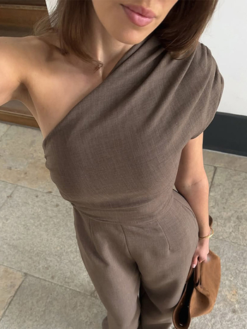 Καλοκαιρινή νέα μονόχρωμη φόρμα υψηλής αισθητικής με λοξούς ώμους, ασύμμετρη πλισέ, διασυνοριακή γυναικεία ένδυση εξωτερικού εμπορίου από την Ευρώπη και την Αμερική, 2025