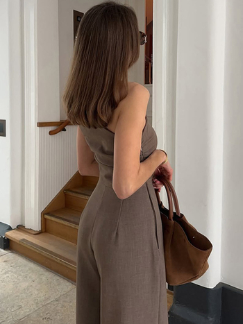 Καλοκαιρινή νέα μονόχρωμη φόρμα υψηλής αισθητικής με λοξούς ώμους, ασύμμετρη πλισέ, διασυνοριακή γυναικεία ένδυση εξωτερικού εμπορίου από την Ευρώπη και την Αμερική, 2025