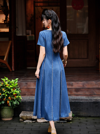 Νέο καλοκαιρινό στυλ 2025, εθνικό στυλ, έθνικ στυλ, λεπτό τζιν φόρεμα σε γραμμή Α, με V λαιμόκοψη και κέντημα, A82699