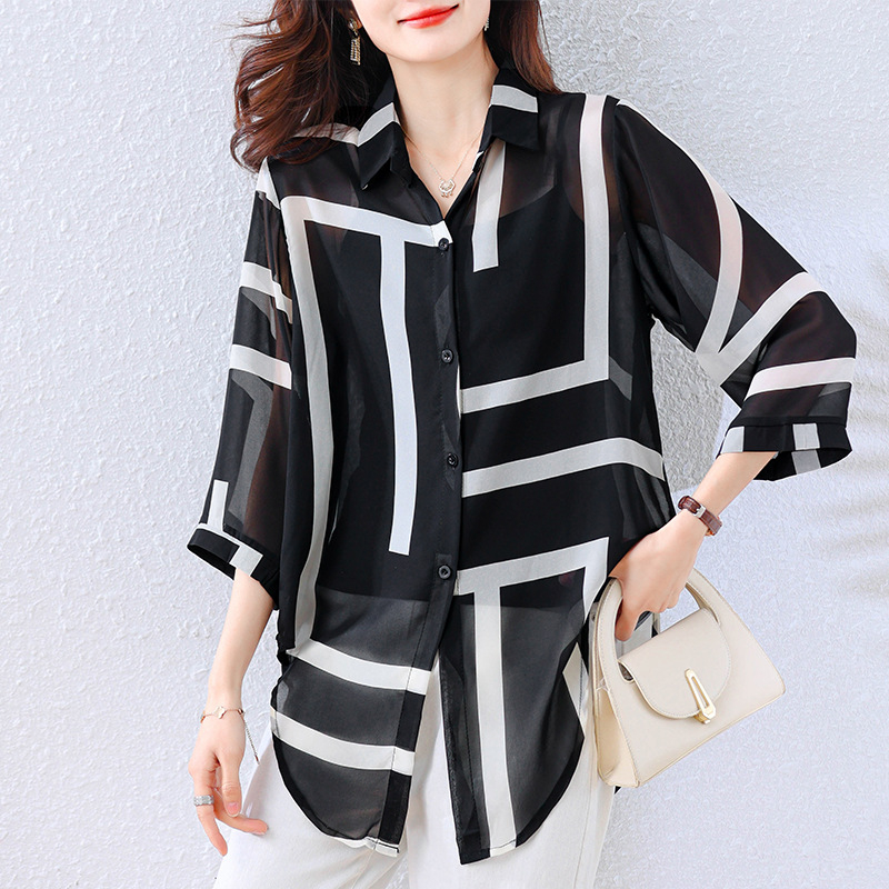 Plius dydžio moteriški 2025 m. pavasario nauji šifono marškiniai. Elegantiškas ir elegantiškas margintas dryžuotas marškinių švarkas.