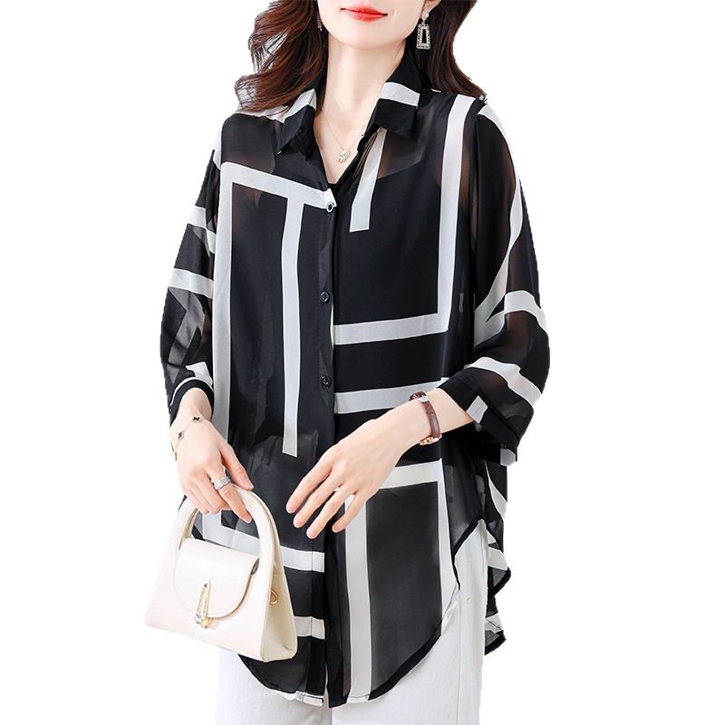 Plius dydžio moteriški 2025 m. pavasario nauji šifono marškiniai. Elegantiškas ir elegantiškas margintas dryžuotas marškinių švarkas.