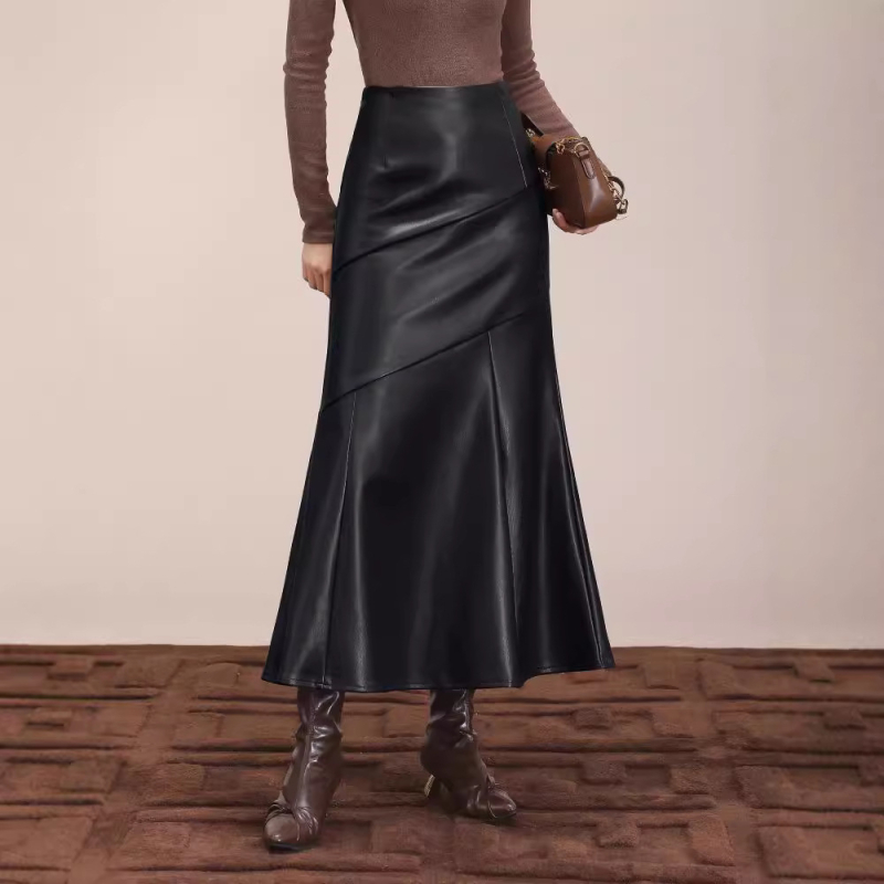 A 2024-es őszi és téli halfarkú bőrszoknya koreai változatának egy generációja, új, medálos, juhbőrből készült hosszú szoknya.