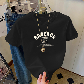 2025-ös új stílusú jobb vállú pamut rövid ujjú póló, női divatos, sokoldalú, korcsökkentő, karcsúsító megjelenésű fehér póló, trendi nyári