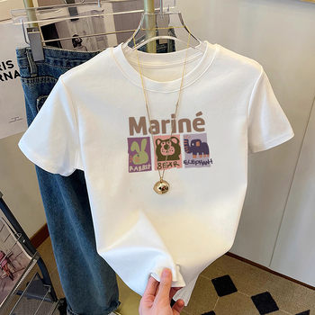 2025-ös új stílusú jobb vállú pamut rövid ujjú póló, női divatos, sokoldalú, korcsökkentő, karcsúsító megjelenésű fehér póló, trendi nyári