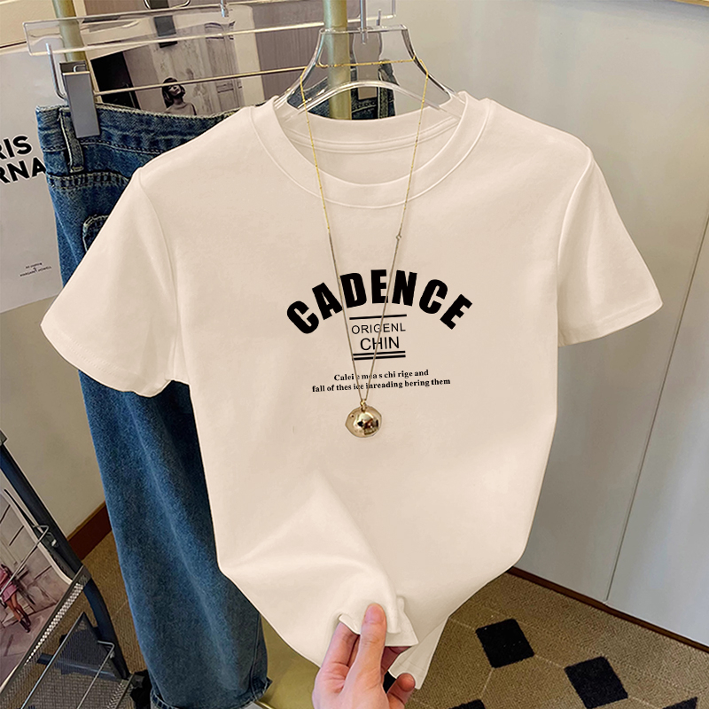 2025-ös új stílusú jobb vállú pamut rövid ujjú póló, női divatos, sokoldalú, korcsökkentő, karcsúsító megjelenésű fehér póló, trendi nyári