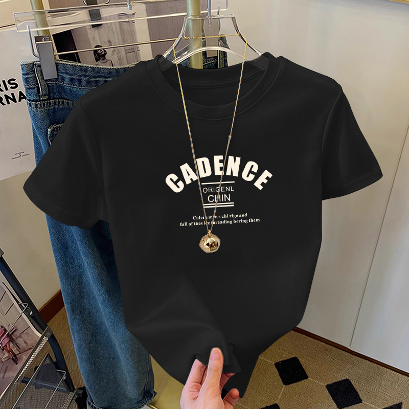 2025-ös új stílusú jobb vállú pamut rövid ujjú póló, női divatos, sokoldalú, korcsökkentő, karcsúsító megjelenésű fehér póló, trendi nyári