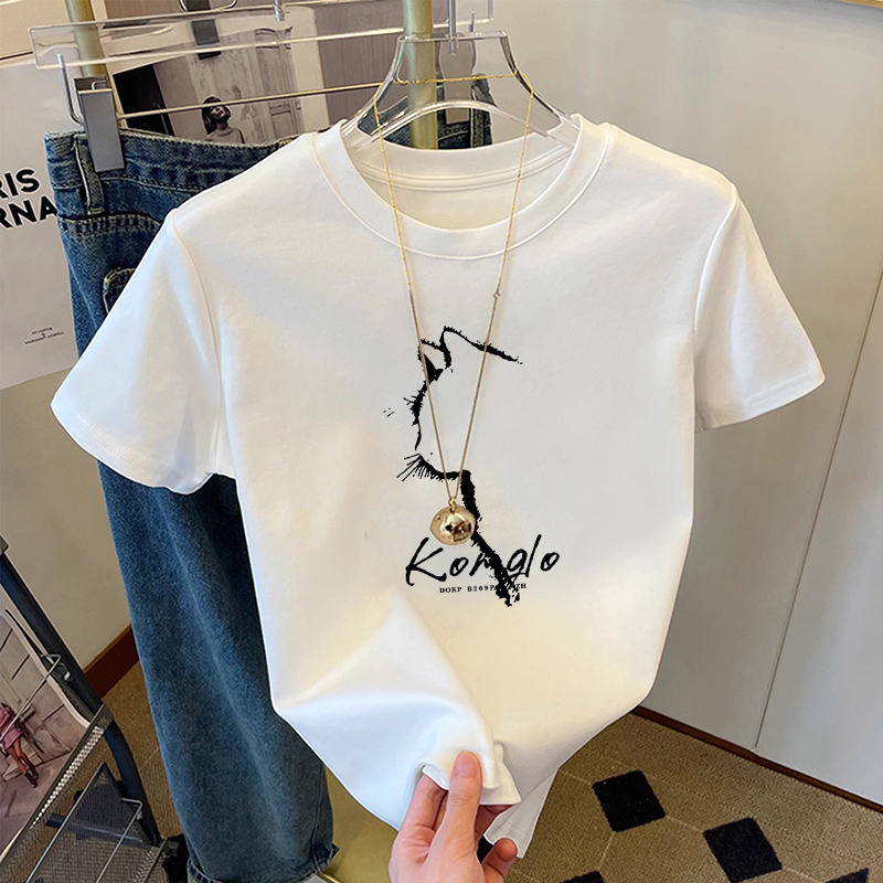 2025-ös új stílusú jobb vállú pamut rövid ujjú póló, női divatos, sokoldalú, korcsökkentő, karcsúsító megjelenésű fehér póló, trendi nyári