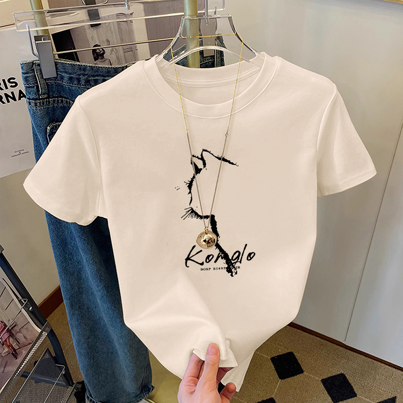 2025-ös új stílusú jobb vállú pamut rövid ujjú póló, női divatos, sokoldalú, korcsökkentő, karcsúsító megjelenésű fehér póló, trendi nyári