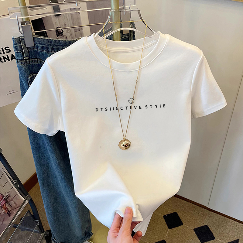 2025-ös új stílusú jobb vállú pamut rövid ujjú póló, női divatos, sokoldalú, korcsökkentő, karcsúsító megjelenésű fehér póló, trendi nyári