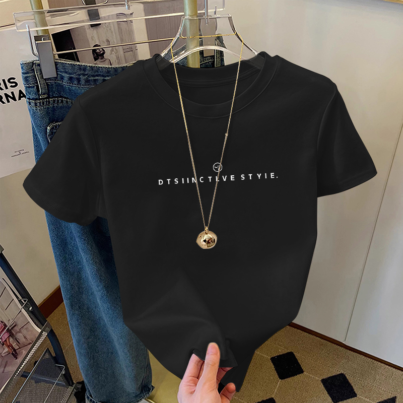 2025-ös új stílusú jobb vállú pamut rövid ujjú póló, női divatos, sokoldalú, korcsökkentő, karcsúsító megjelenésű fehér póló, trendi nyári