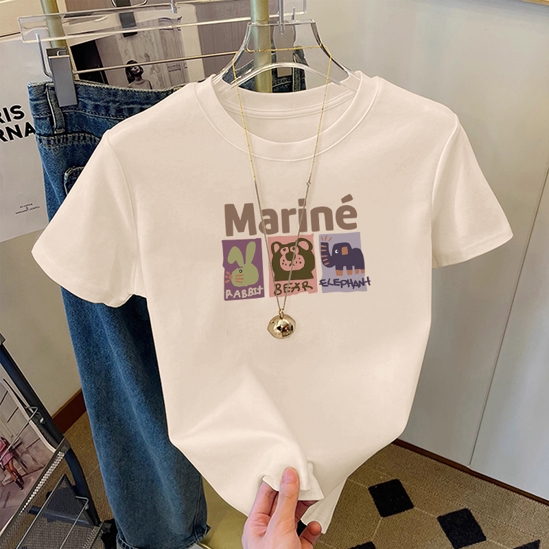 2025-ös új stílusú jobb vállú pamut rövid ujjú póló, női divatos, sokoldalú, korcsökkentő, karcsúsító megjelenésű fehér póló, trendi nyári