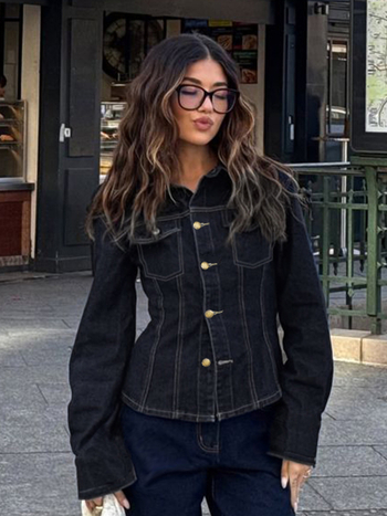 Amerikai retró, mosott farmer ingdzseki osztott varrásokkal és derékvonallal, hosszú ujjú, lezser női felső