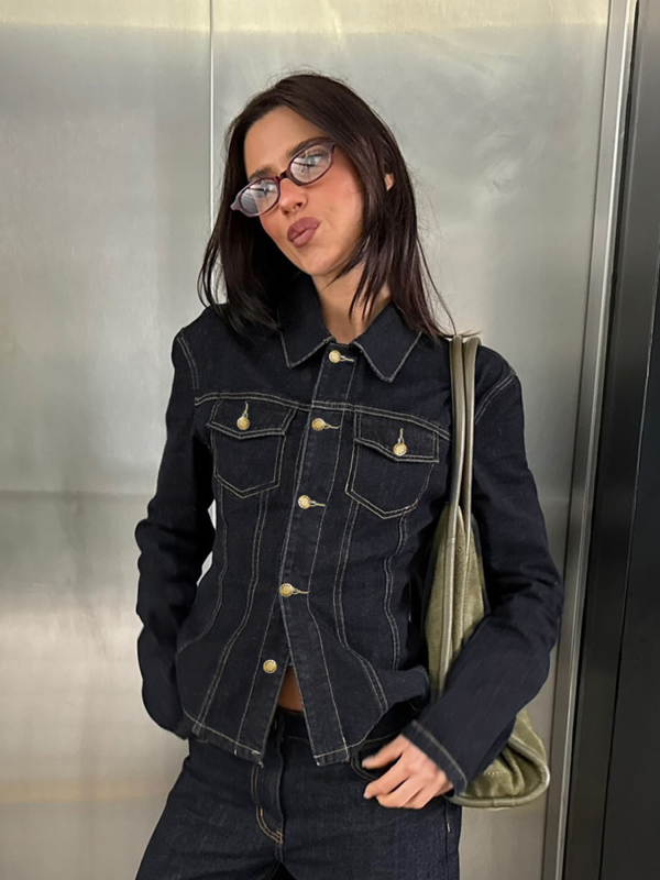 Amerikai retró, mosott farmer ingdzseki osztott varrásokkal és derékvonallal, hosszú ujjú, lezser női felső