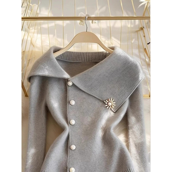 Koreai stílusú szürke, nagy hajtókás kötött kardigán, női 2024 őszi új, laza fazonú, csinos, mindenhez illő felső.