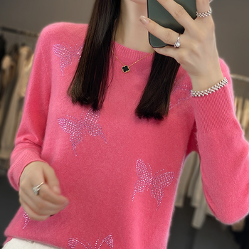 Első vonalbeli, konfekcióra kész, félig garbós, kötött aljú női ing, sokoldalú őszi-téli karcsúsított pulóver pillangóval és gyémántokkal