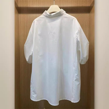 2025 Лятна корейска стилна модна широка поло риза с къс ръкав, универсална, японски стил, дизайн, нишова бяла риза за жени