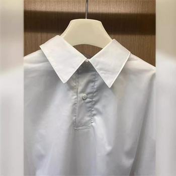 2025 Лятна корейска стилна модна широка поло риза с къс ръкав, универсална, японски стил, дизайн, нишова бяла риза за жени