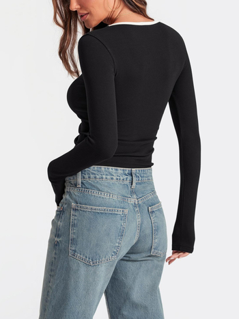 Suuremates suurustes kevad- ja sügispluusid, Euroopa ja Ameerika stiilis kandilise kaelusega kitsa lõikega värviblokkidega pikkade varrukatega T-särgid naistele, mugavad modaaltrükiga