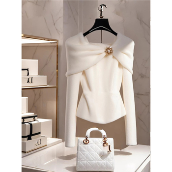 Őszi és téli elegáns külföldi stílusú egyedi dizájn Sense Niche Chanel fehér plüss vastagított rövid felső nőknek