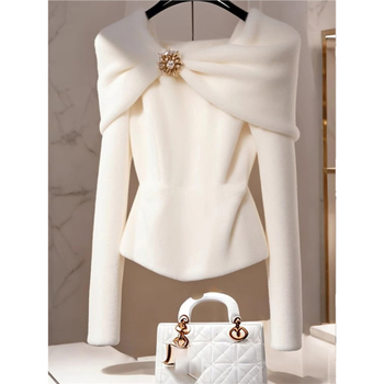 Őszi és téli elegáns külföldi stílusú egyedi dizájn Sense Niche Chanel fehér plüss vastagított rövid felső nőknek