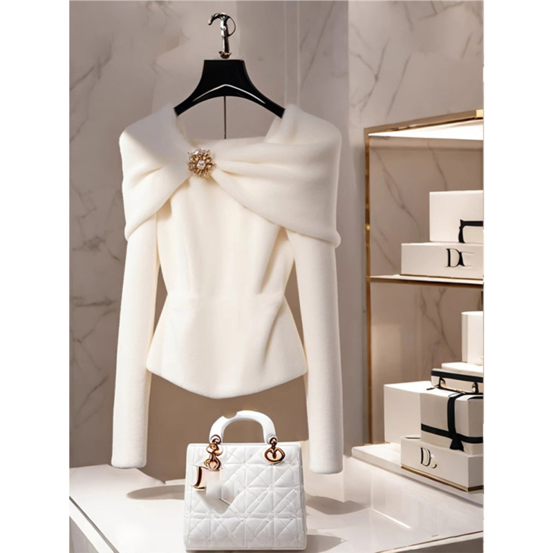 Őszi és téli elegáns külföldi stílusú egyedi dizájn Sense Niche Chanel fehér plüss vastagított rövid felső nőknek