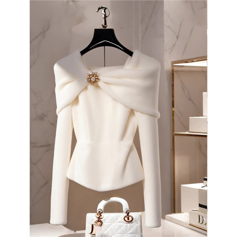 Őszi és téli elegáns külföldi stílusú egyedi dizájn Sense Niche Chanel fehér plüss vastagított rövid felső nőknek