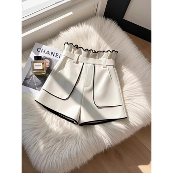 Šių metų populiarūs sprogimai – balti šortai su medinėmis ausimis, 2025 m. vasaros ploni A formos aukštu juosmeniu, mažo dydžio kvapnaus stiliaus kelnės moterims.