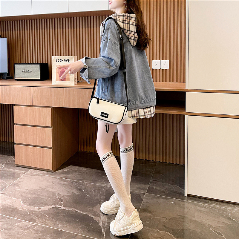 Laza, kétrészes, kapucnis, hamis farmerdzseki, női, 2025-ös tavaszi, koreai stílusú, laza, lusta fazonú felső.