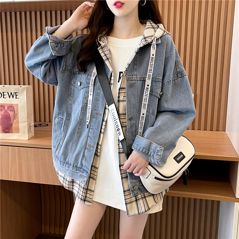 Laza, kétrészes, kapucnis, hamis farmerdzseki, női, 2025-ös tavaszi, koreai stílusú, laza, lusta fazonú felső.