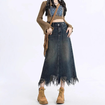 Džinsinis sijonas su neapdorotais kraštais, plyšiais moterims, 2025 m. madingas universalus pavasario ir rudens aukštu liemeniu, A formos, klubus dengiantis vidutinio ilgio sijonas.