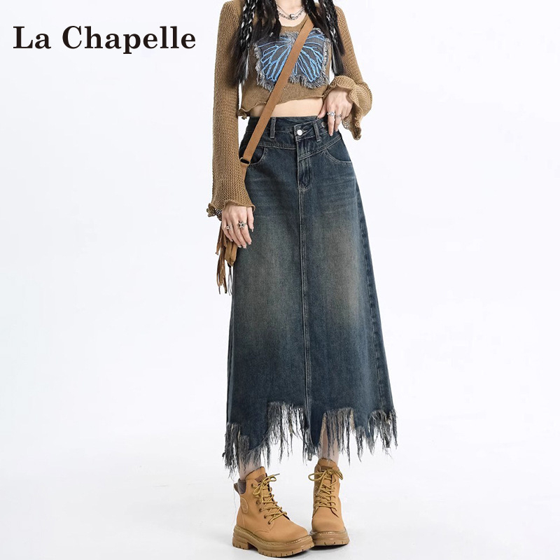 Džinsinis sijonas su neapdorotais kraštais, plyšiais moterims, 2025 m. madingas universalus pavasario ir rudens aukštu liemeniu, A formos, klubus dengiantis vidutinio ilgio sijonas.